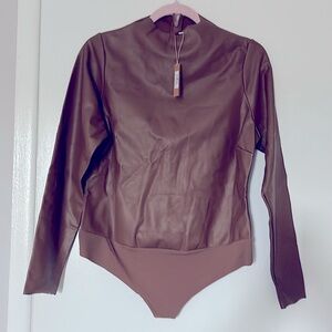 Skims Faux Leather Long Sleeve Bodysuit. 
Size 2x
Color is Jasper